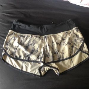 Lululemon marble / tie dye speed up short